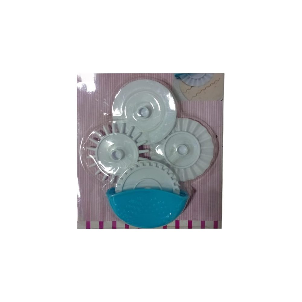 Embossed pastry cutter and dumpling press set