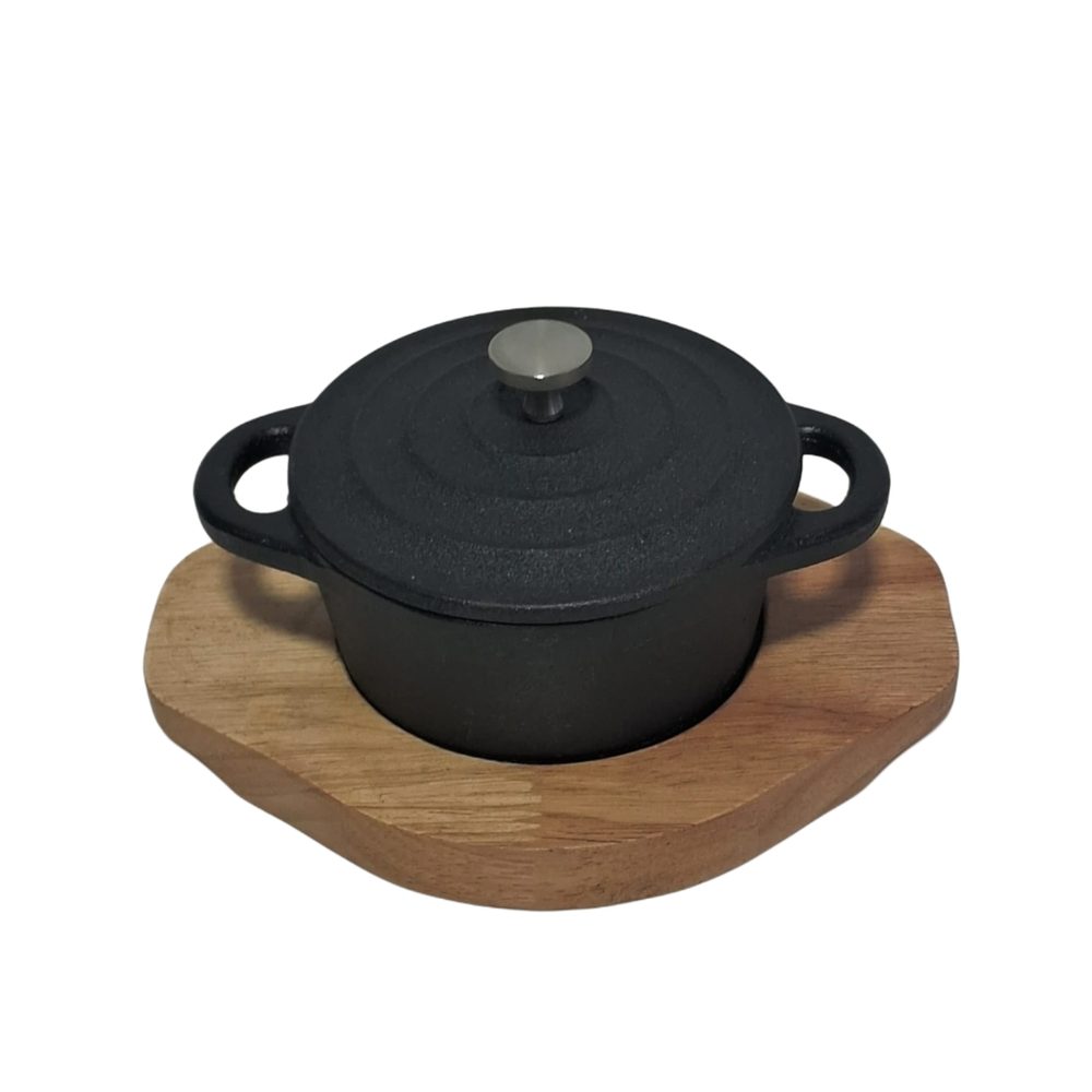 Mini cast iron sizzling pot with wooden base