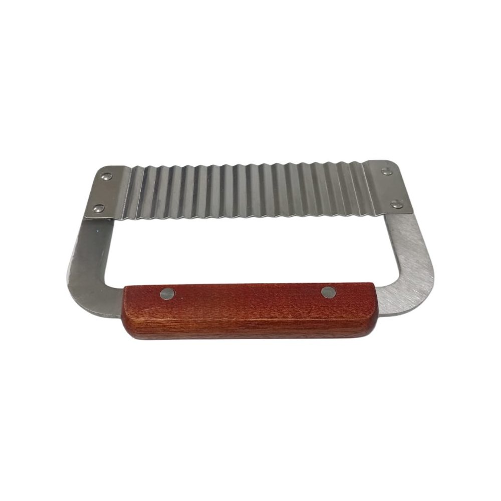 Wavy crinkle cutter with wooden handle