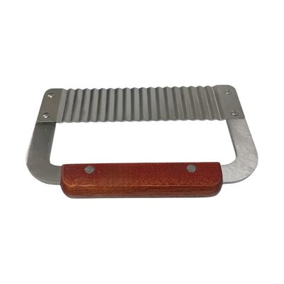 Wavy crinkle cutter with wooden handle