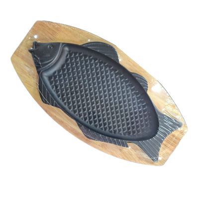 Fish-shaped sizzling plate with wooden base